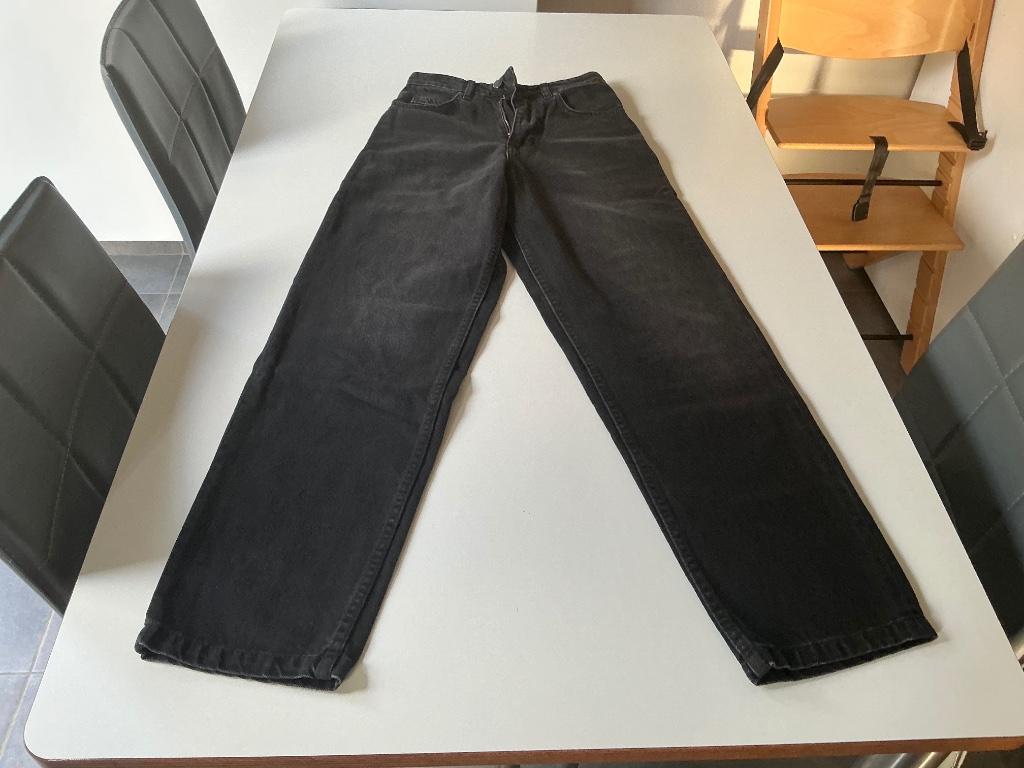 2 Zwarte jeansbroeken maat 24 lengte 30, Kleding | Heren, Ophalen of Verzenden, Gedragen, Zwart, W32 (confectie 46) of kleiner