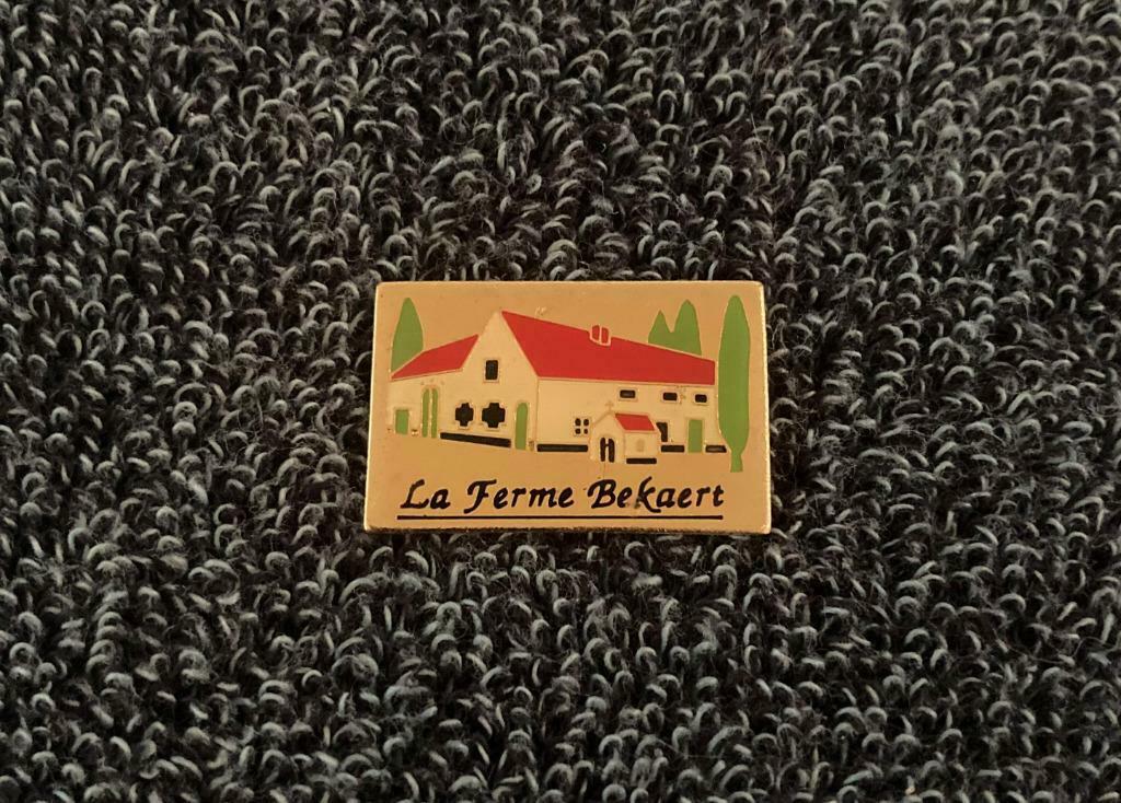 PIN - LA FERME BEKAERT - ANDENNE, Verzamelen, Verzenden, Gebruikt, Overige onderwerpen, Speldje of Pin