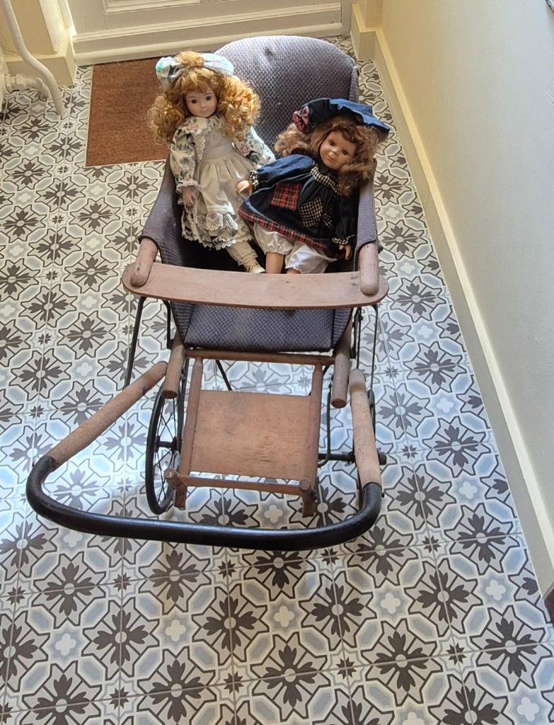 Kinderwagen + 2 zeer mooie porseleinen poppen, Kinderen en Baby's, Speelgoed | Poppen, Ophalen, Zo goed als nieuw, Overige typen