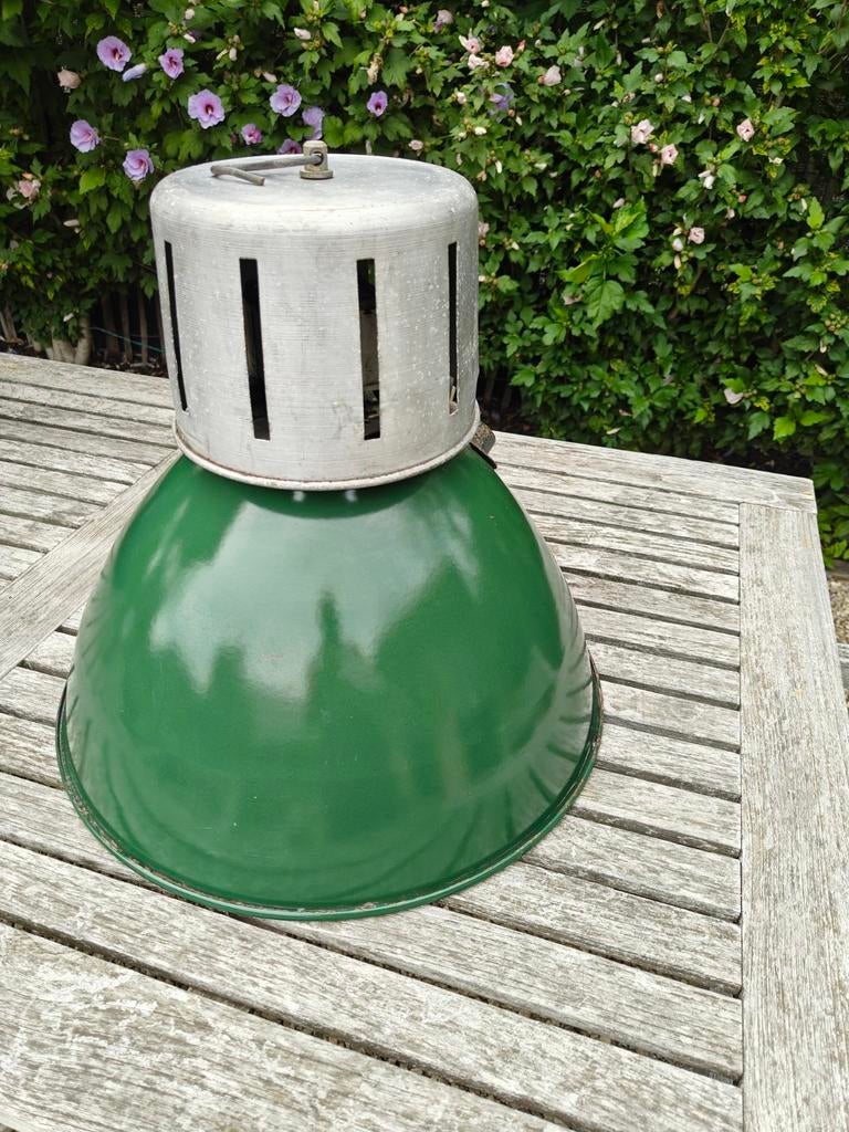 Oude Franse industriële groene emaille hanglamp, Tuin en Terras, Ophalen, Zo goed als nieuw