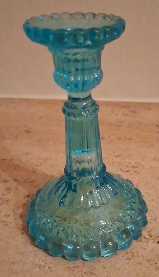 kandelaar in antiek blauw geperst glas, Antiek en Kunst, Ophalen of Verzenden