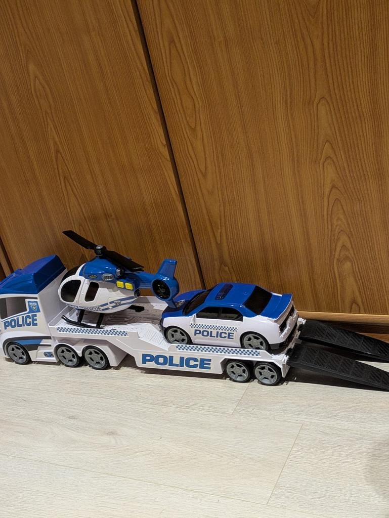 Vrachtwagen met helikopter en politieauto, Kinderen en Baby's, Speelgoed |Speelgoedvoertuigen, Ophalen, Zo goed als nieuw