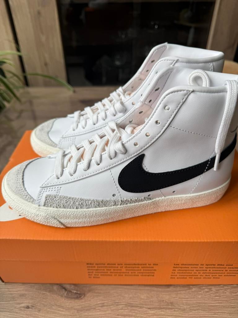 Nike sneakers voor dames verkrijgbaar, Kleding | Dames, Schoenen, Ophalen, Wit, Nieuw, Sneakers