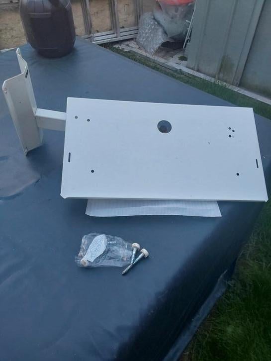 A VENDRE PORTE TV /MICRO-ONDE OU AUTRE SOLID GRAND PLATEAUX, Enlèvement, Comme neuf