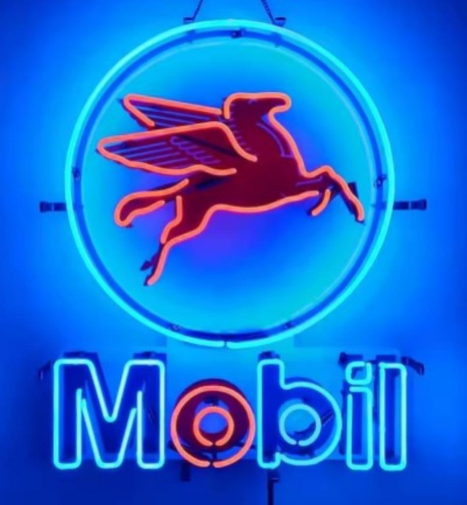 Mobil pegasus neon en veel andere olie benzine garage neons, Verzamelen, Ophalen of Verzenden, Nieuw, Lichtbak of (neon) lamp