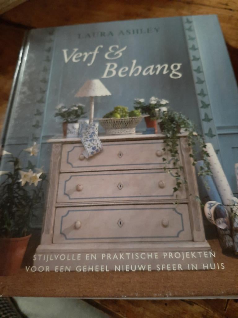 Laura Ashley Verf & Behang, tips en foto´s, Ophalen of Verzenden, Zo goed als nieuw