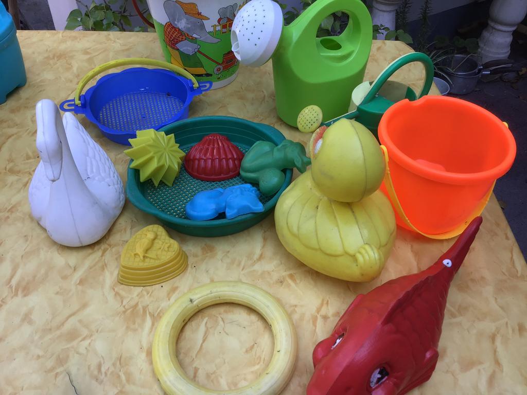 Ensemble de jouets pour jardin, plage ,etc, Zo goed als nieuw