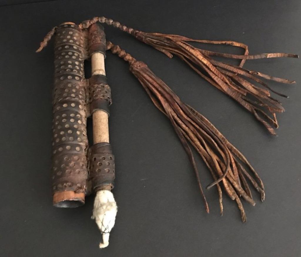 Ancienne sarbacane, début du XXe siècle - Cuir et bois, Antiquités & Art, Art | Art non-occidental, Enlèvement ou Envoi