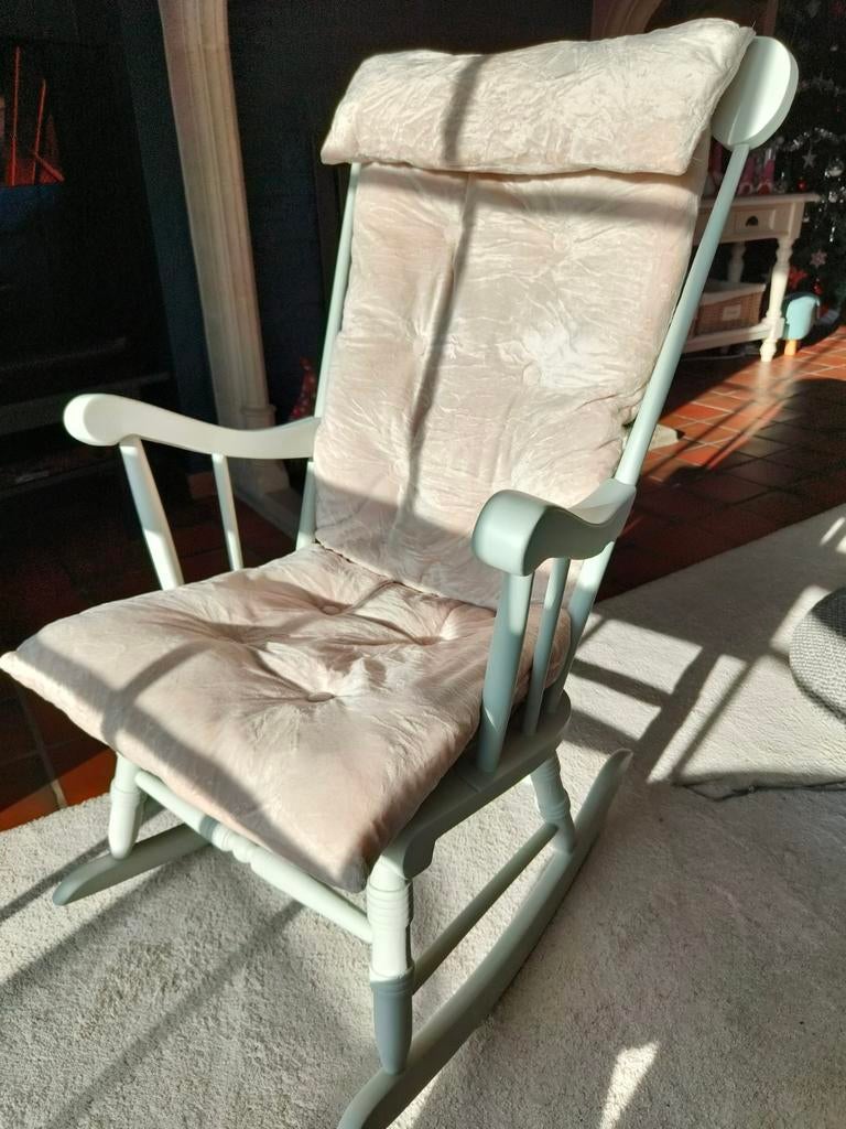 Vintage witte massief houten schommelstoel in prima staat, Ophalen