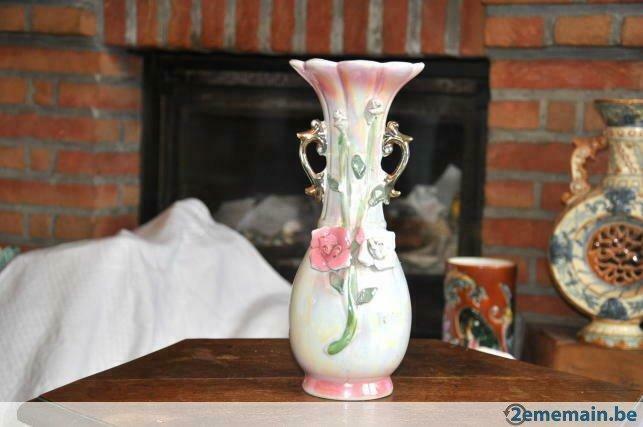 +vase  en faience 2 roses en relief, Enlèvement ou Envoi