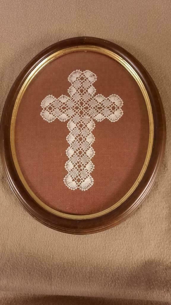kader met kruis in Brugse kant / kantklossen, Ophalen of Verzenden, Gebruikt, Overige typen, Christendom | Katholiek