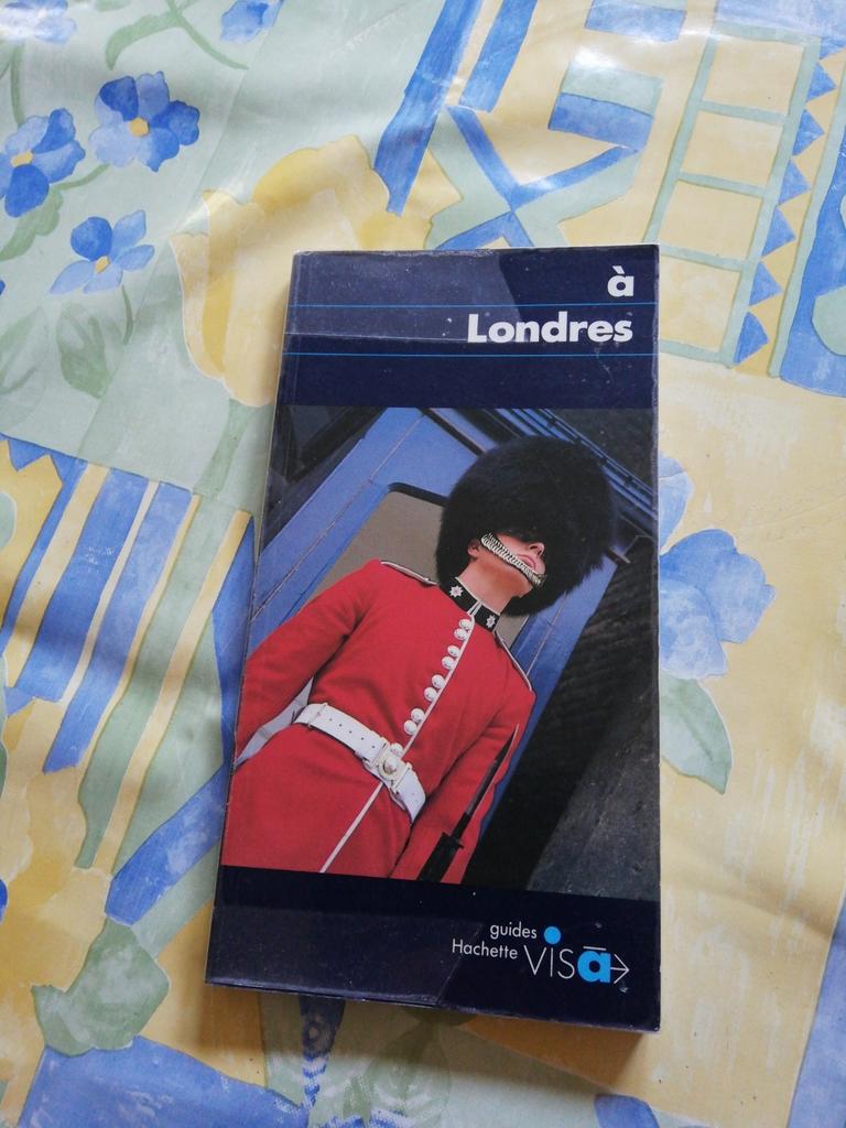 A Londres. Guide Hachette., Zo goed als nieuw