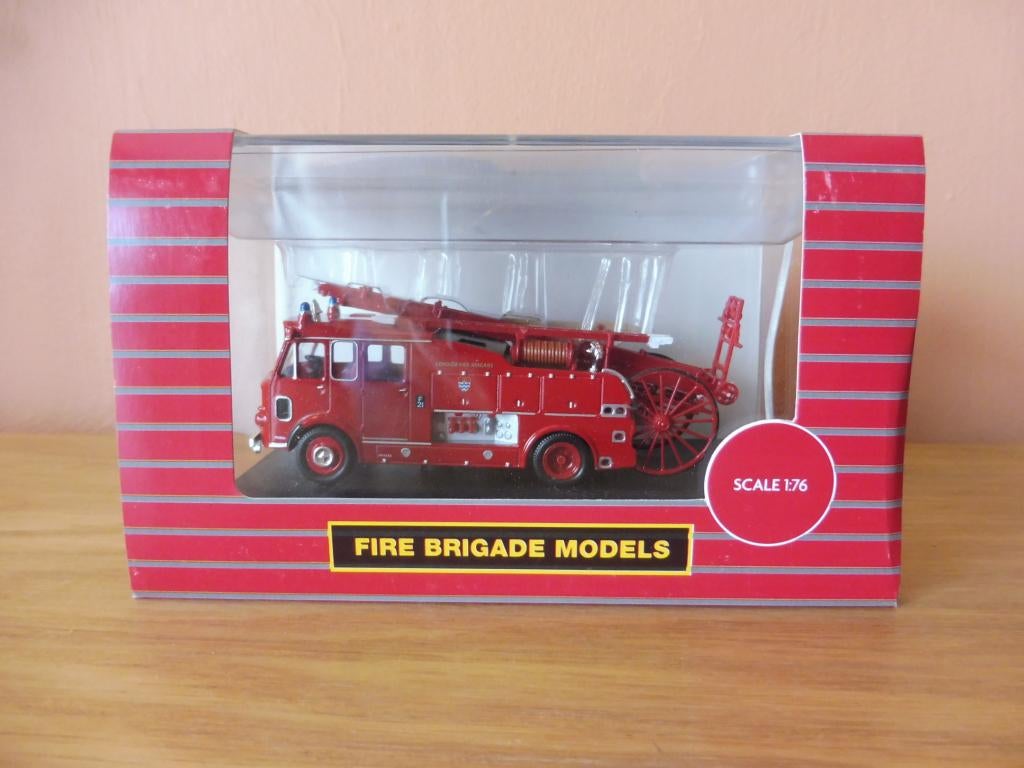 1:76 Oxford Dennis F106 London Brandweer - doos beschadigd !, Ophalen of Verzenden, Gebruikt, Overige typen