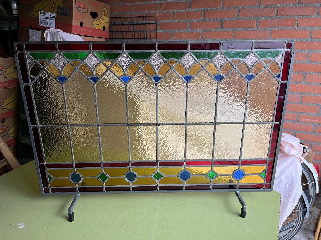 Glas in lood voorzetraam in gekleurd glas en metalen frame, Ophalen, Nieuw