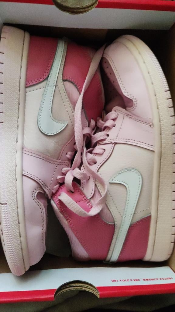 Nike pink sneakers, size: 37,5 USA: 4, Ophalen of Verzenden, Zo goed als nieuw