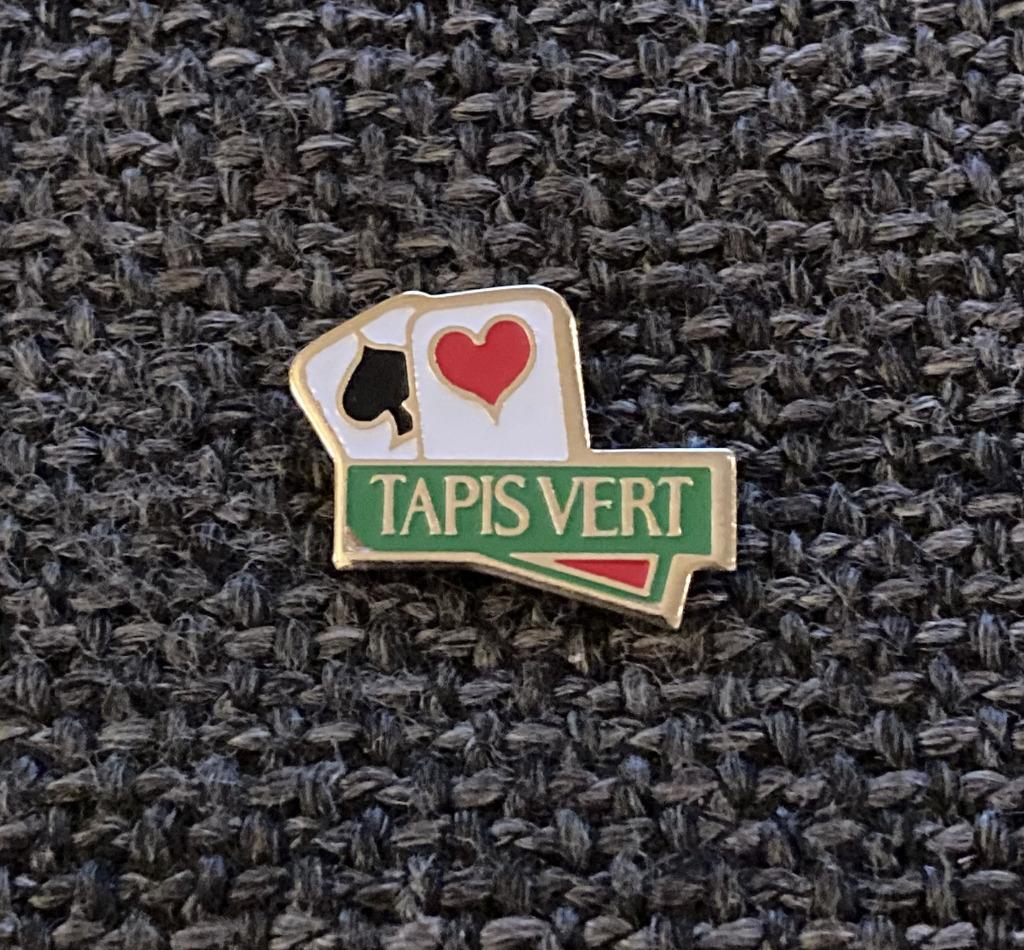 PIN - TAPIS VERT - CARTES - KAARTEN - CARDS, Envoi, Utilisé, Autres sujets/thèmes, Insigne ou Pin's