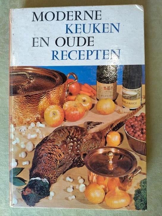 Vintage kookboek 'Moderne keuken en oude recepten' uit 1962, Ophalen of Verzenden, Gelezen