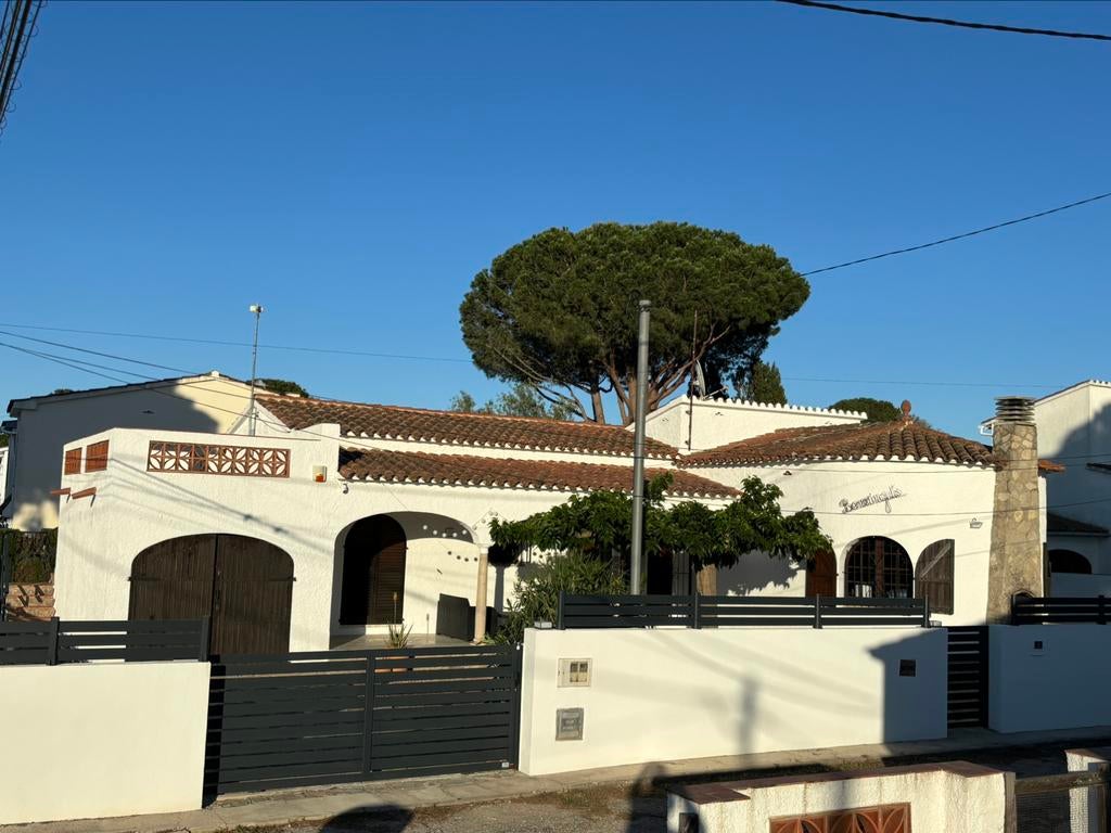 Vakantiehuis Villa 8 Pers l'Escala, Vakantie, 8 personen, Costa Brava, Open haard, Stad