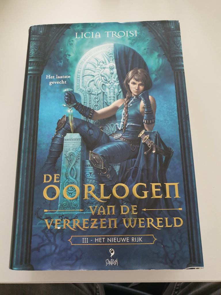 Licia Troisi - Het nieuwe rijk.  De oorlogen vd verrezen W 3, Boeken, Ophalen of Verzenden, Gelezen, Licia Troisi