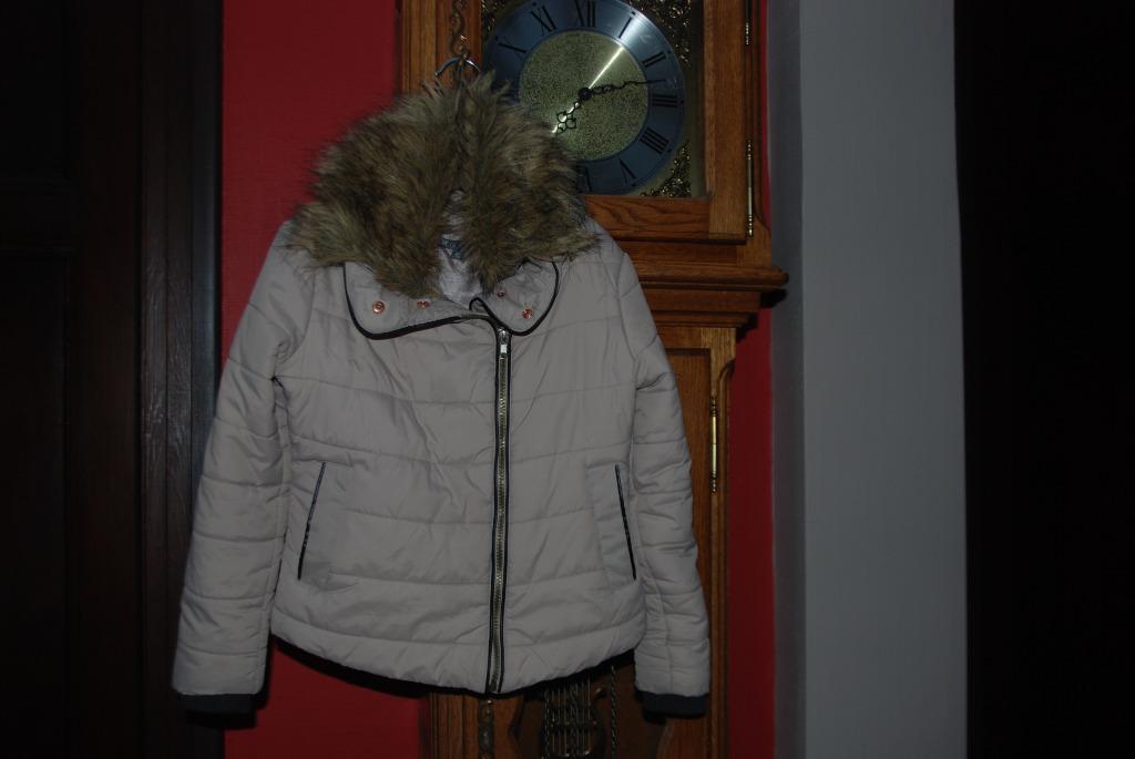 Veste Blouson demi-saison beige avec col en fourrure T140cm, TQF Collection, Enlèvement ou Envoi, Comme neuf, Fille