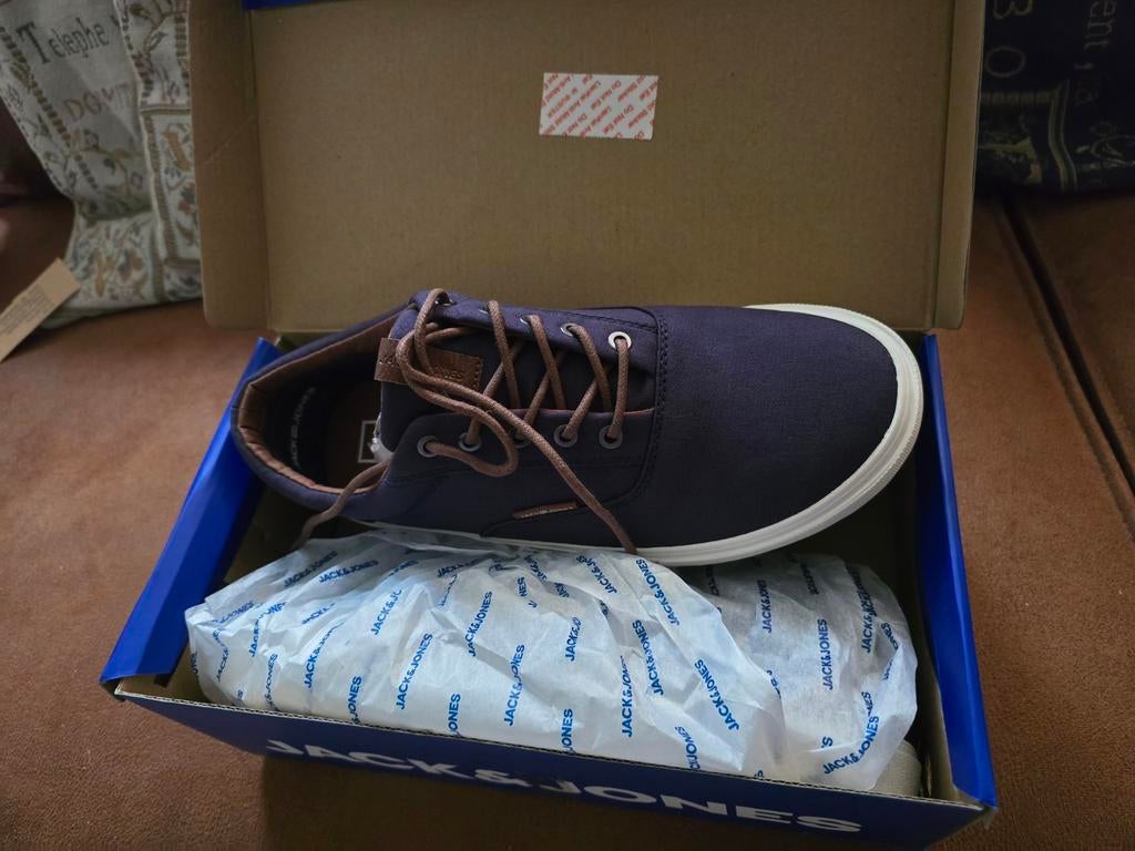 Sneaker Jack&Jones, Enlèvement