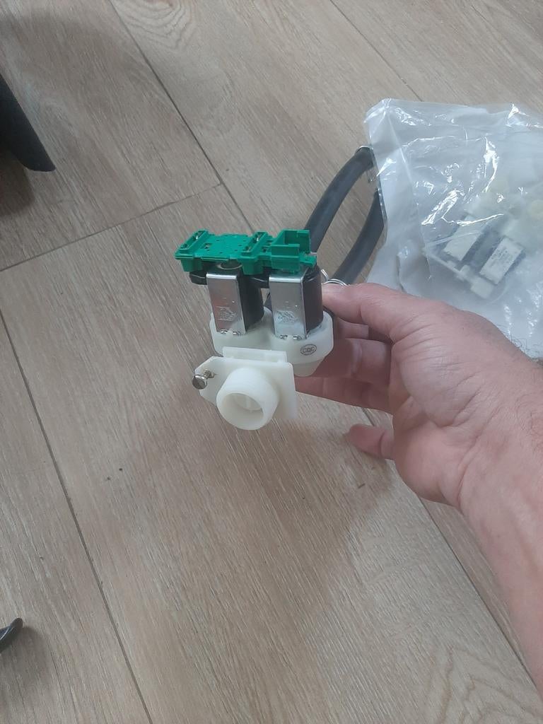 électrovanne double pour machine à laver ou lave-vaisselle, Electroménager, Enlèvement, Comme neuf