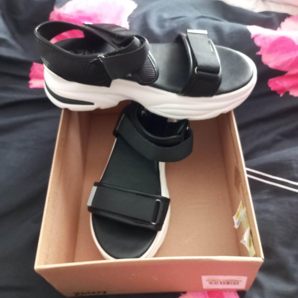sandalen 39, Nieuw, Ophalen of Verzenden, 2 Bizzy, Zwart