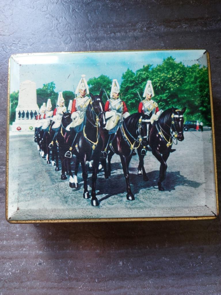 Ancienne boîte en fer blanc English Lifeguards George Payne, Enlèvement ou Envoi, Utilisé, Biscuits
