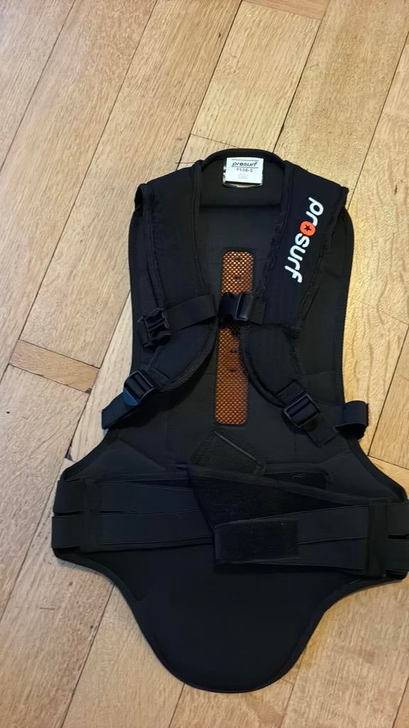 Prosurf skirugbeschermer, als nieuw, maat S, Sport en Fitness, Ophalen, Zo goed als nieuw, Ski