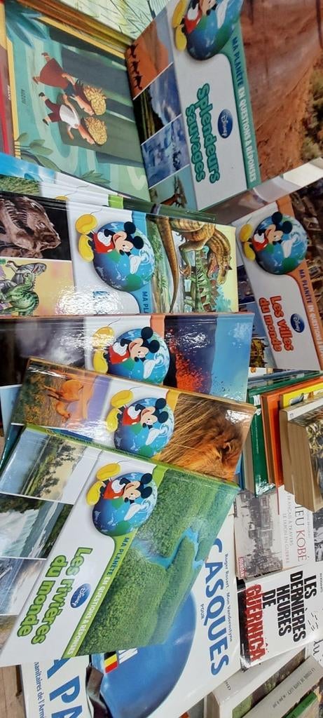 Livres pour enfants  planètes en question, Ophalen, Zo goed als nieuw