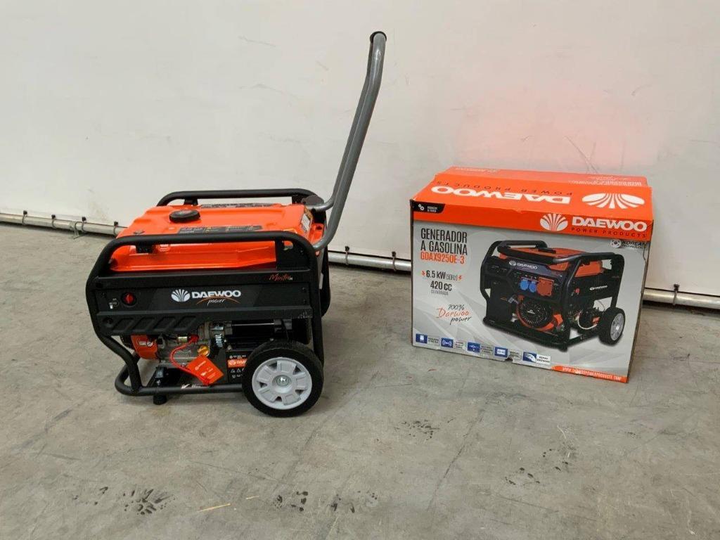 Daewoo GDAX4050/GDAX9250 stroomgroep te huur / te koop, Bricolage & Construction, Générateurs, Neuf, Essence, 5 à 10 kVA, Démarrage électrique