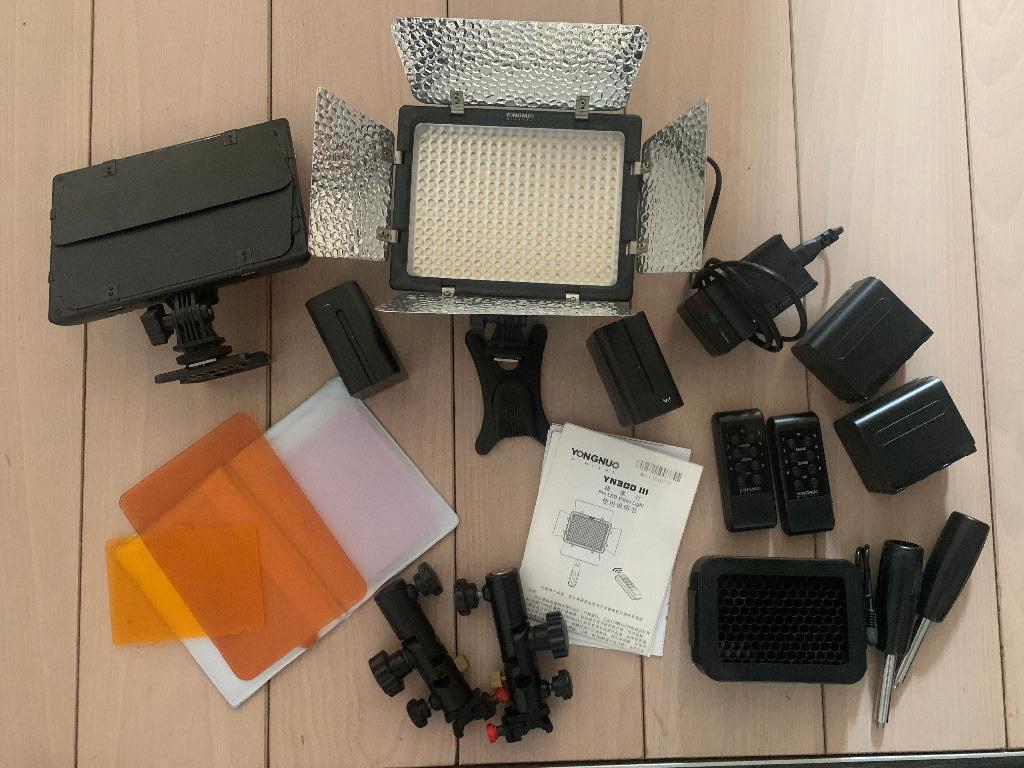 Studiolampen Yongnuo YN-300 III 3200-5500K LED light, Ophalen, Gebruikt, Lamp of Flitsset