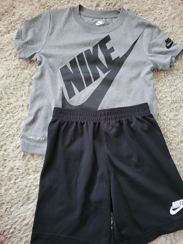Sportset nike dry fit maat 116-122, Ophalen, Zo goed als nieuw, NIKE