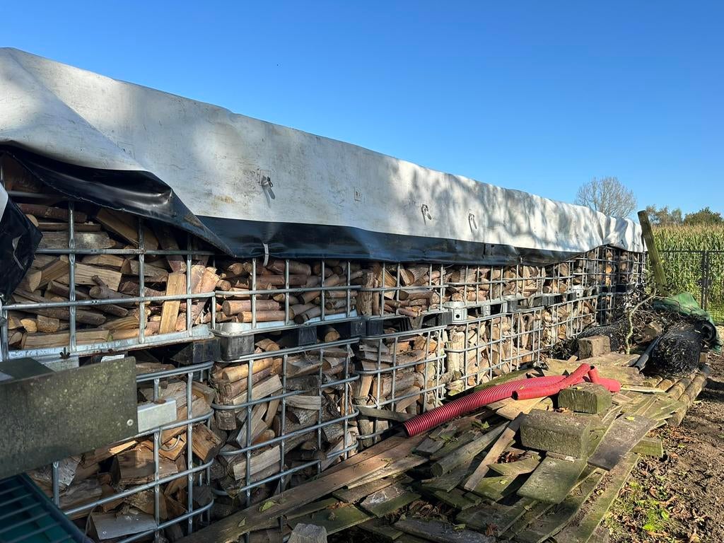 Droog brandhout gekliefd wilg en hardhout, Ophalen, Blokken