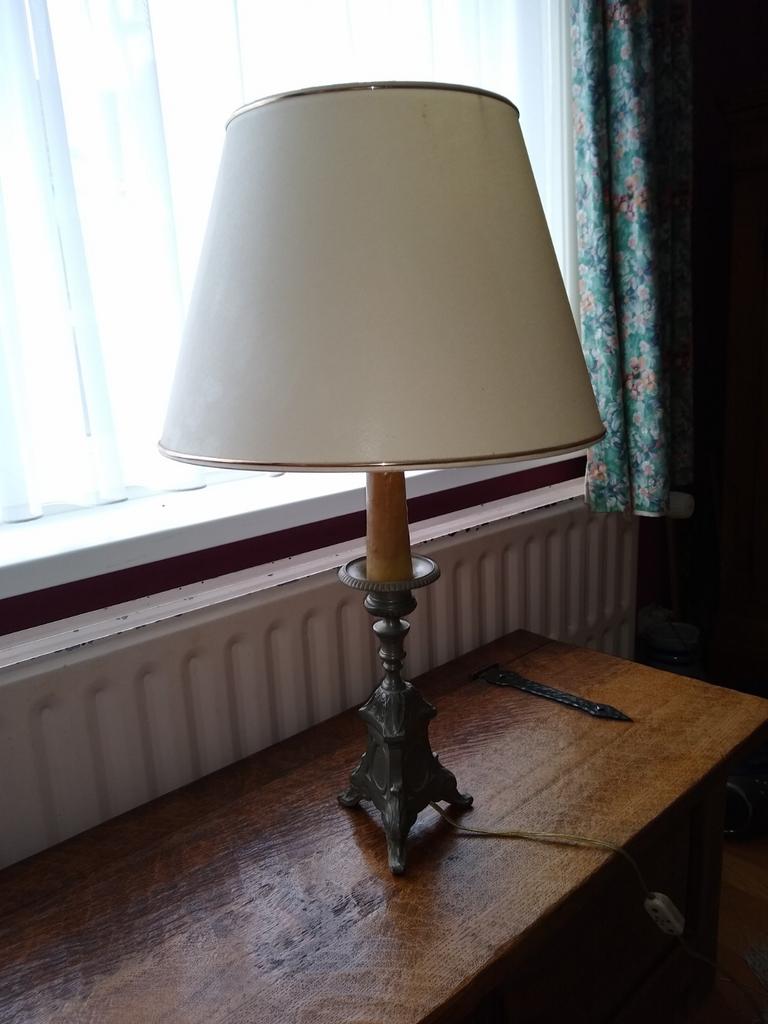 Lampe en étain., Maison & Meubles, Enlèvement ou Envoi, Comme neuf