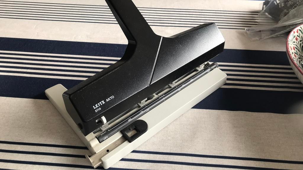 Leitz Akto 4 gaats perforator, Ophalen of Verzenden, Zo goed als nieuw