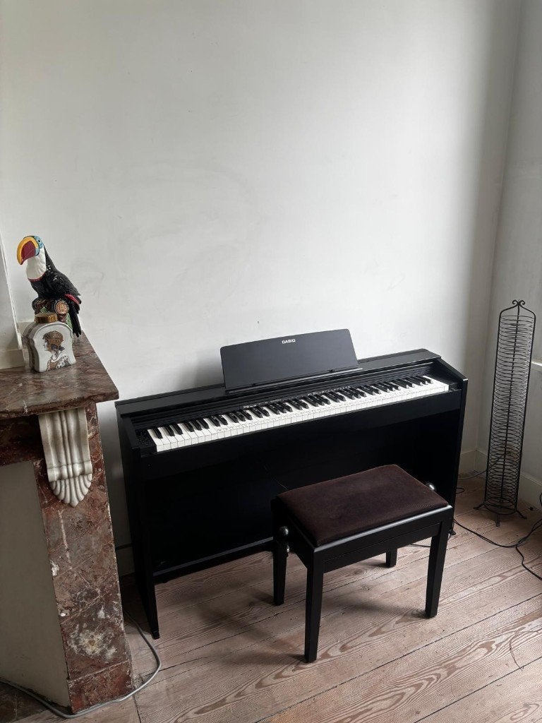 Piano Casio PX-870 BK Privia et siège de tabouret, Musique & Instruments, Comme neuf, Digital, Enlèvement, Piano
