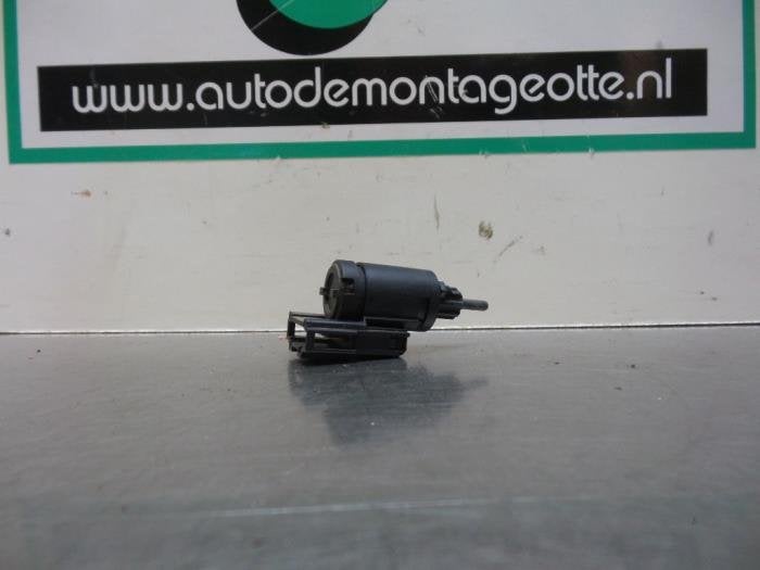 Commutateur feu de freinage d'un Volkswagen Golf (Golf 04-), Volkswagen, -, 3 mois de garantie, Utilisé