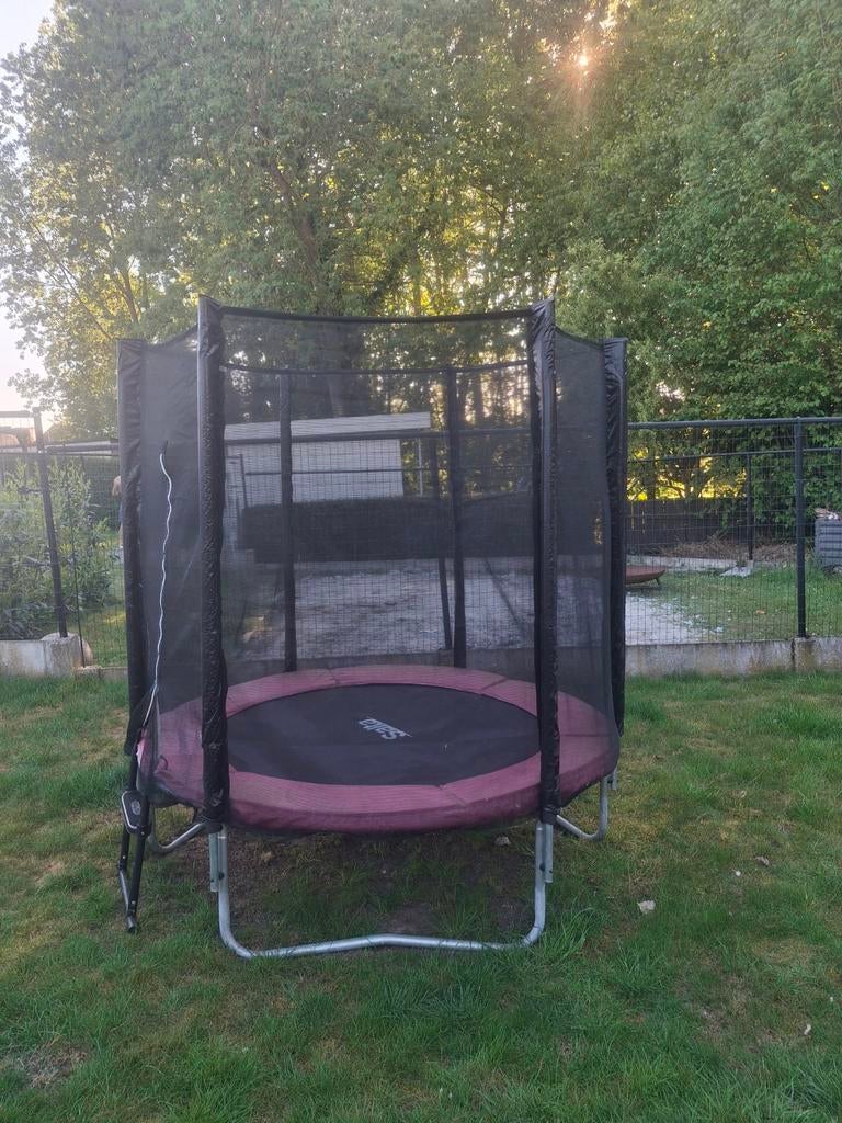 Trampoline salta, Ophalen