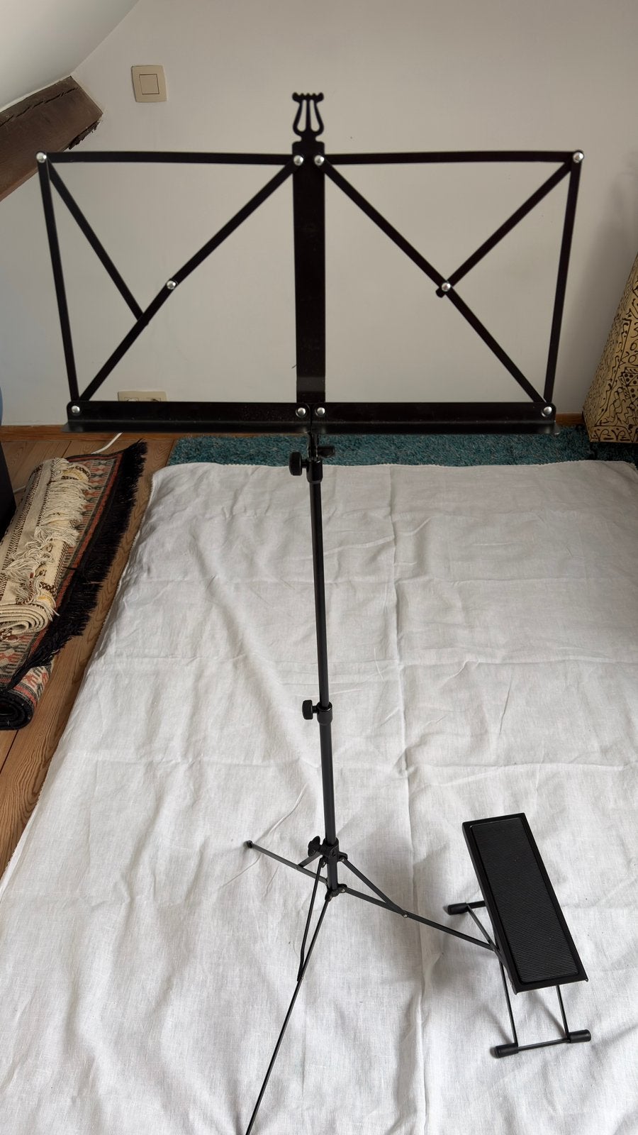 Pupitre à partitions + repose-pied K&M pour guitare, Musique & Instruments, Pieds, Enlèvement, Comme neuf, Pied, Guitare