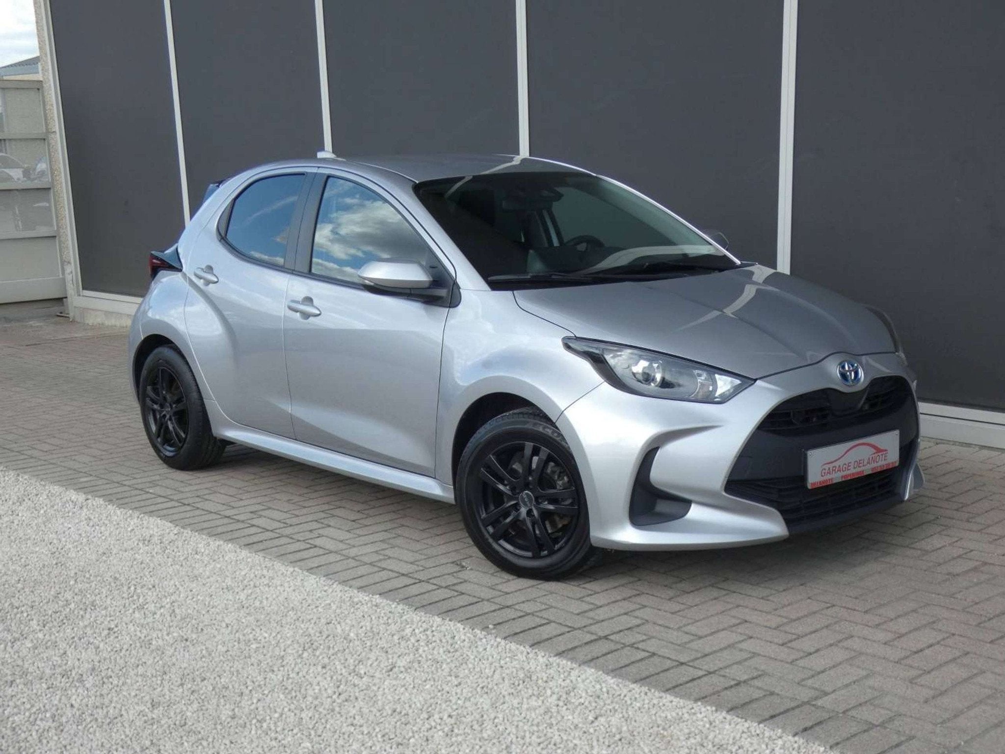 Toyota Yaris HYBRID Dynamic +GPS +Parkeercamera +Getinte ram, Argent ou Gris, Achat, Euro 6, Entreprise