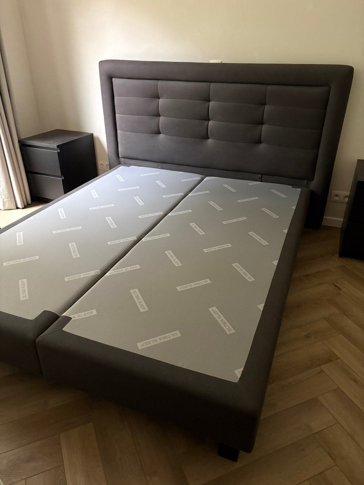 Donkergrijs imitatieleren bed 160x200, Huis en Inrichting, Slaapkamer | Bedden, Ophalen, Gebruikt, Tweepersoons, 200 cm