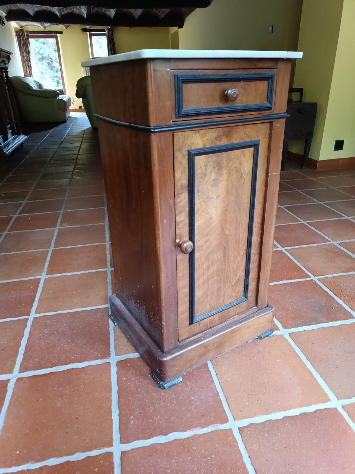petite table de nuit, Enlèvement