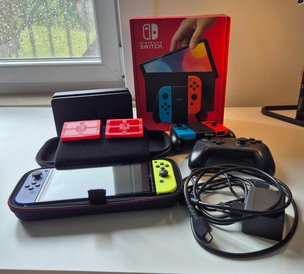 Nintendo Switch OLED met pro controller en beschermhoes, Enlèvement ou Envoi, Comme neuf, Avec 3 manettes ou plus, Switch OLED