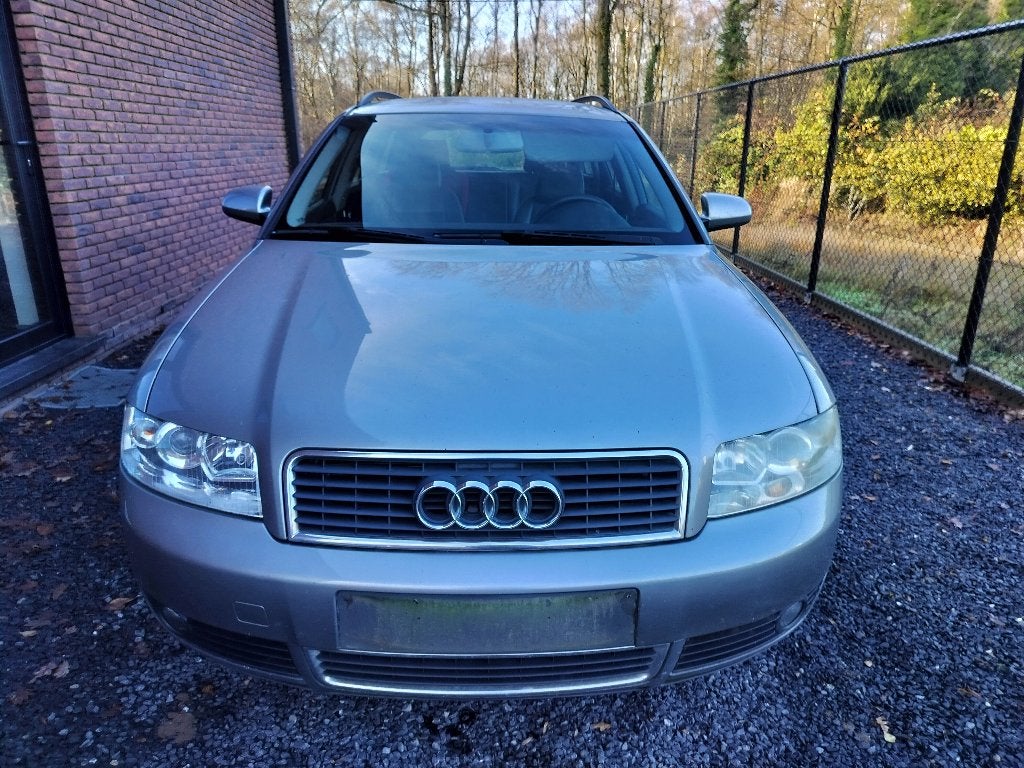 Audi A4 b6 AVF 96kw, Autos, Cuir, Achat, Boîte manuelle, A4