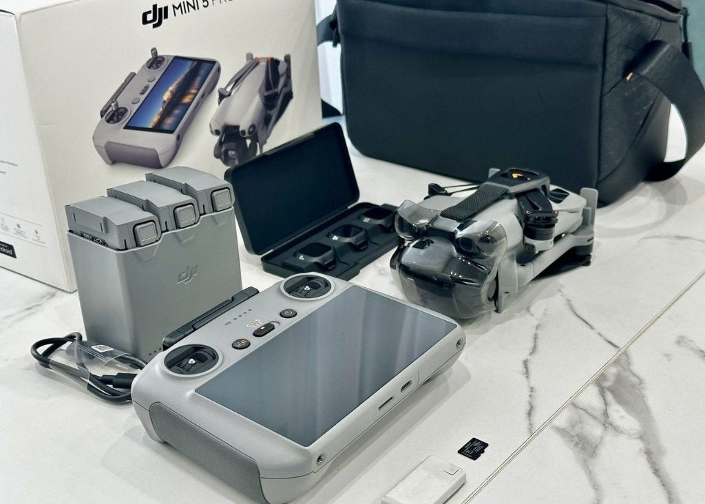 DJI Mini 5 Pro Fly Plus Combo et RC2, TV, Hi-fi & Vidéo, 250 à 900 g, Enlèvement ou Envoi, Pliable, 5 à 10 km
