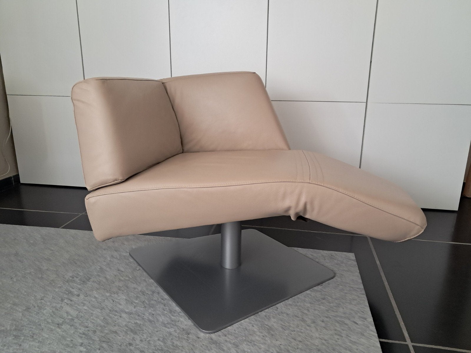 lederen draai-fauteuil, zandkleur, Eenpersoons, 100 tot 125 cm, Leer, Zo goed als nieuw