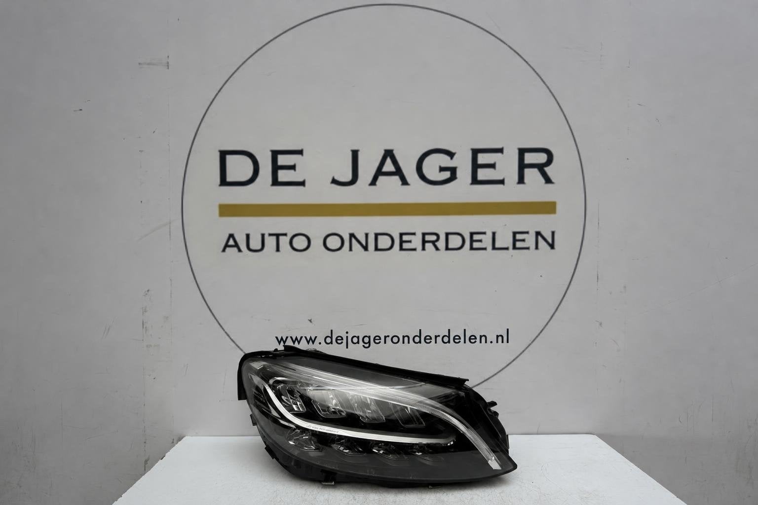 Mercedes C-Klasse W205 FL Full LED koplamp rechtsA2059062206, Auto-onderdelen, Gebruikt, Mercedes-Benz AG, Mercedes-Benz, Mercedesstrasse 120
70372  Stuttgart, DE