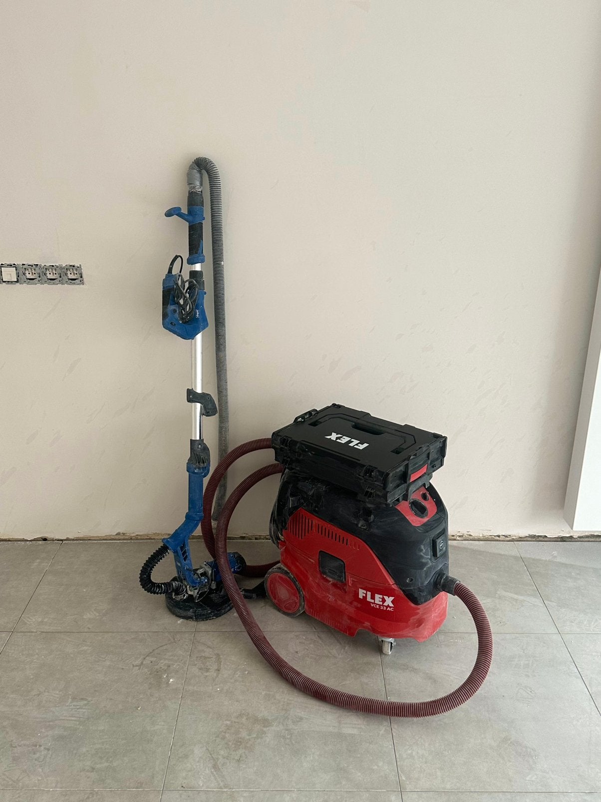 Professionele Wandschuurmachine + Stofzuiger Te Huur  set, Ophalen, Zo goed als nieuw