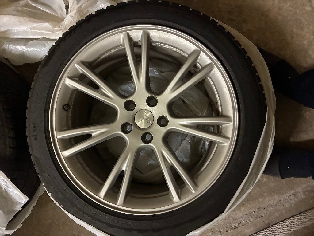 3 jantes d'origine 19' Tesla Y avec Pneus hiver Pirelli, Ophalen, Winterbanden, Band(en)